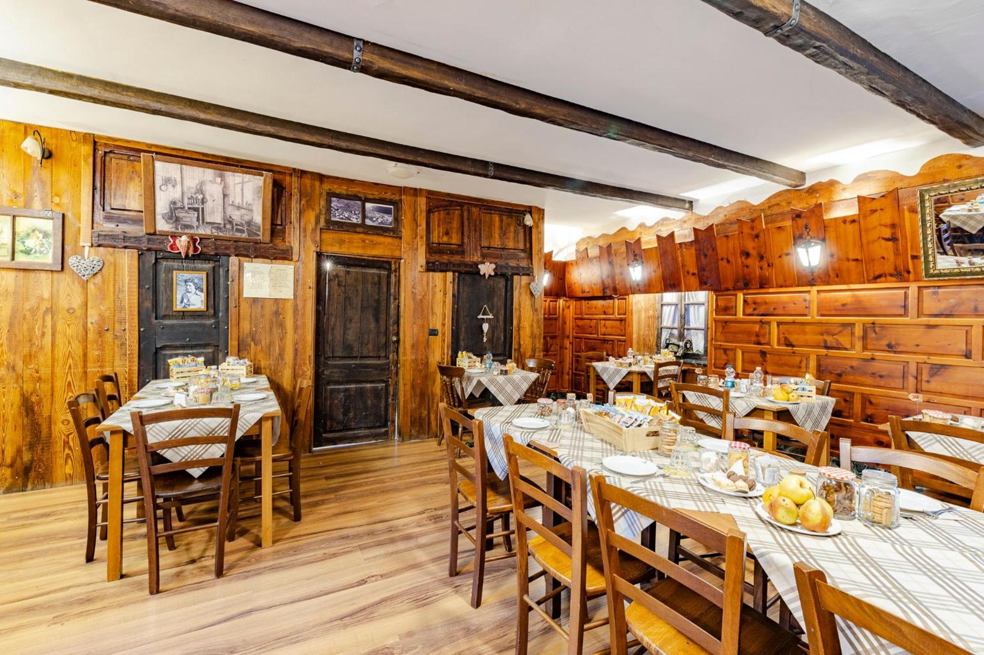 Hotel&Restaurant Armanac De Toubie 아르나드 외부 사진