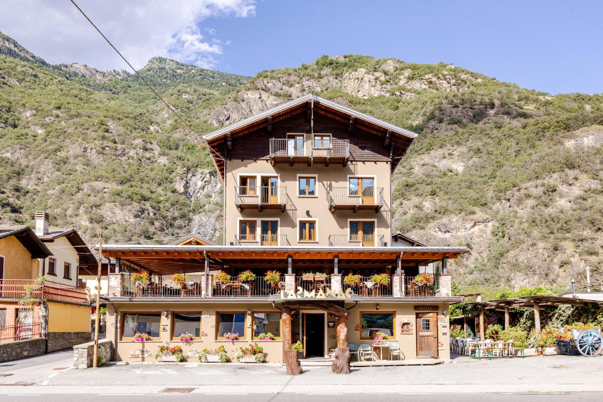 Hotel&Restaurant Armanac De Toubie 아르나드 외부 사진