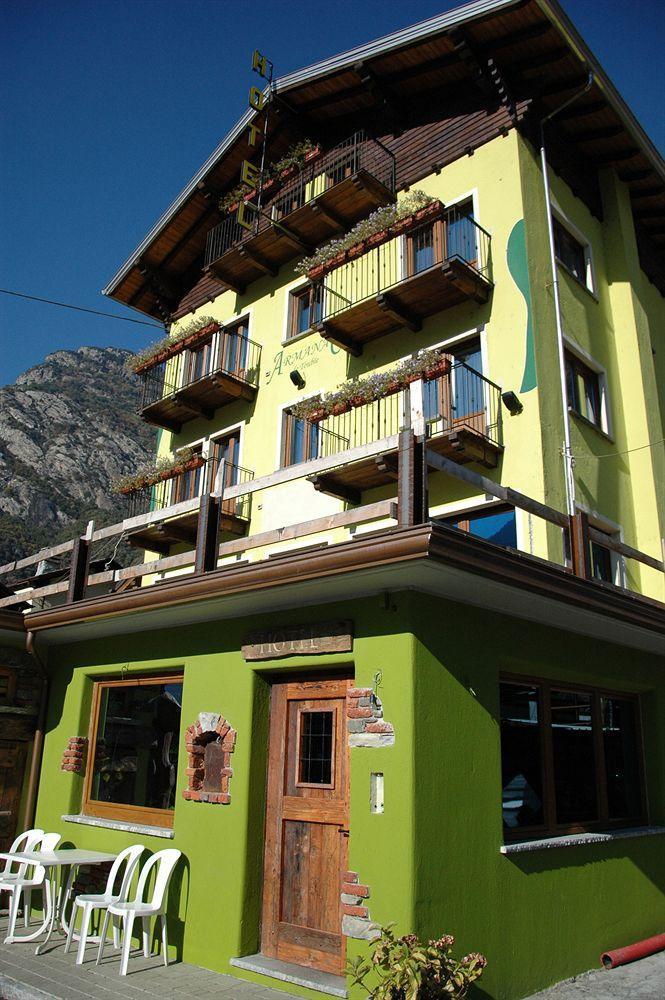 Hotel&Restaurant Armanac De Toubie 아르나드 외부 사진