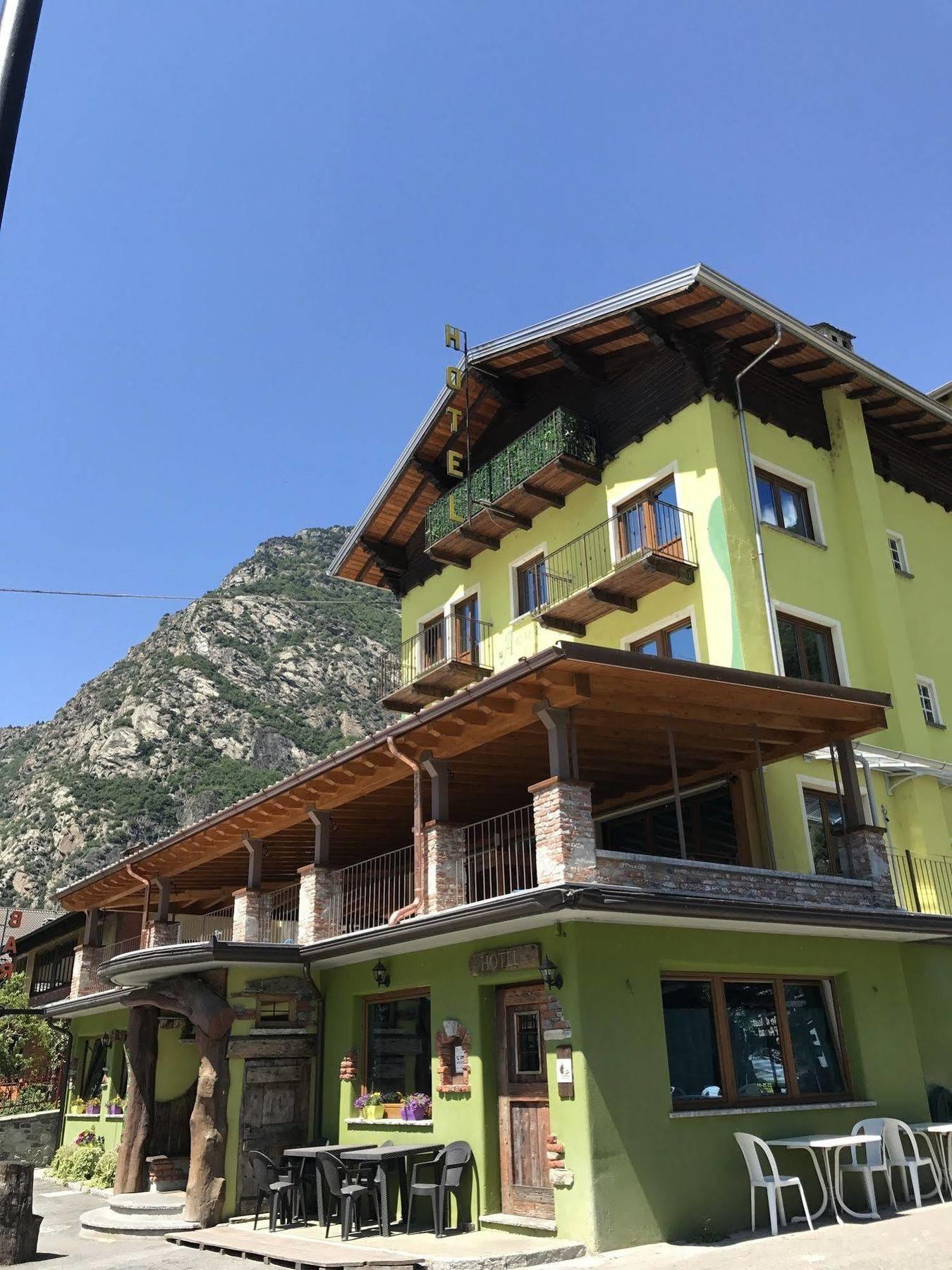 Hotel&Restaurant Armanac De Toubie 아르나드 외부 사진